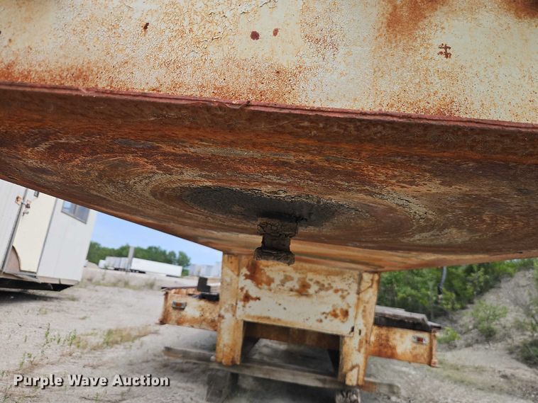 image for item FN5683 1977 Fruehauf C-40L equipment trailer