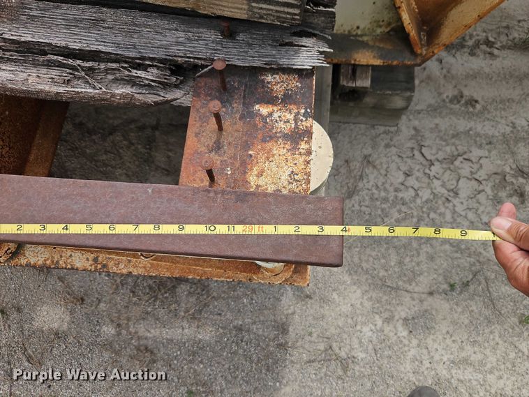 image for item FN5683 1977 Fruehauf C-40L equipment trailer