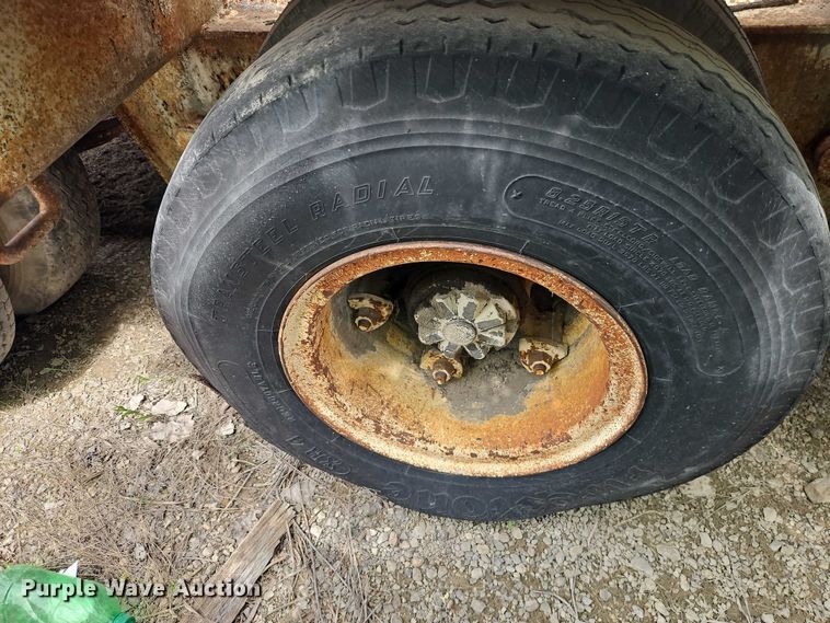 image for item FN5683 1977 Fruehauf C-40L equipment trailer
