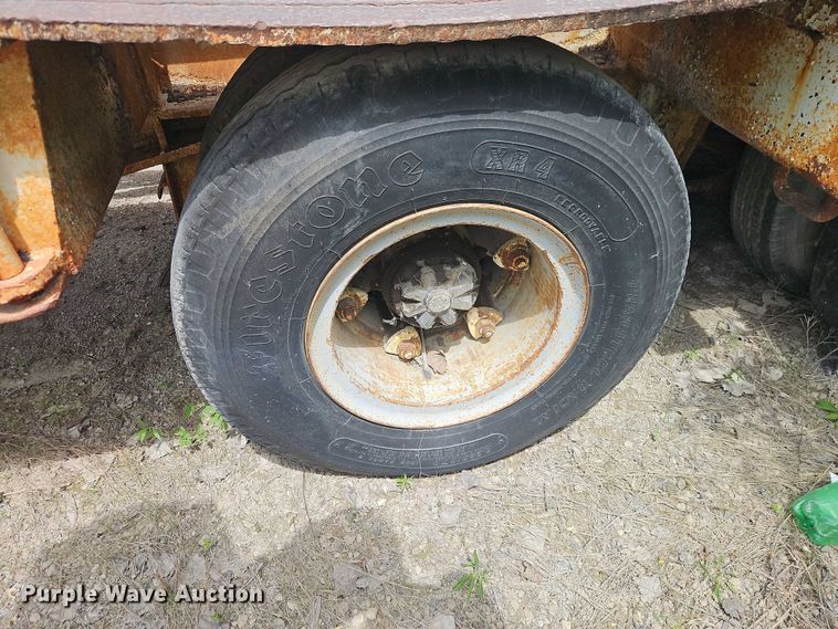 image for item FN5683 1977 Fruehauf C-40L equipment trailer