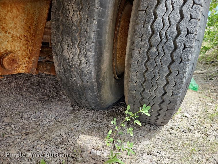 image for item FN5683 1977 Fruehauf C-40L equipment trailer