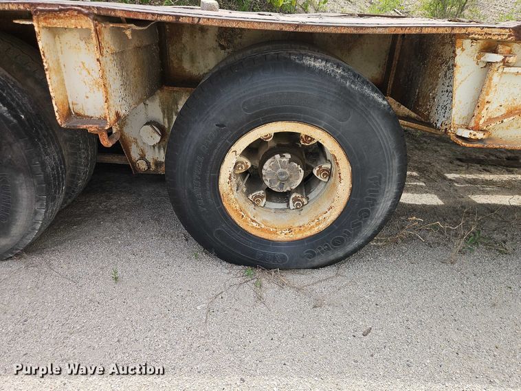 image for item FN5683 1977 Fruehauf C-40L equipment trailer