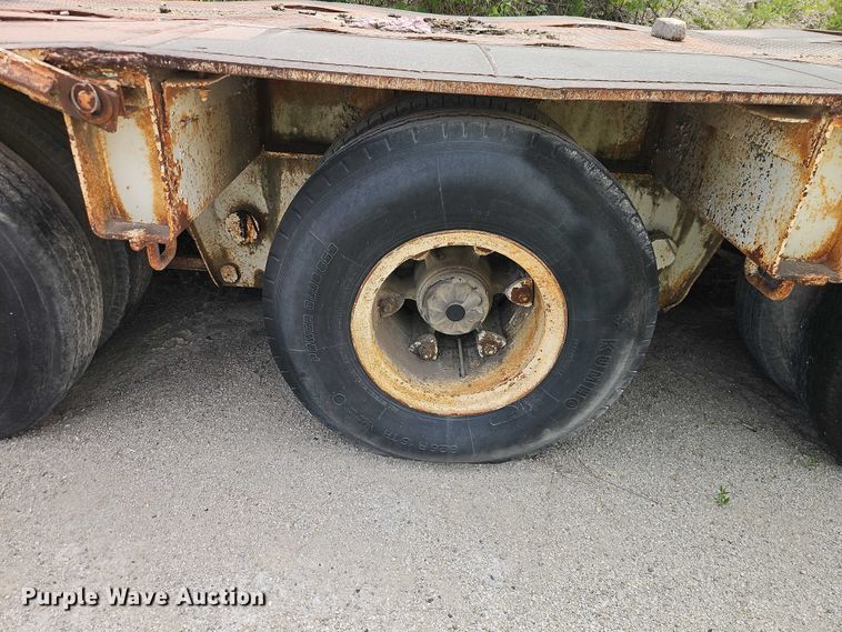 image for item FN5683 1977 Fruehauf C-40L equipment trailer