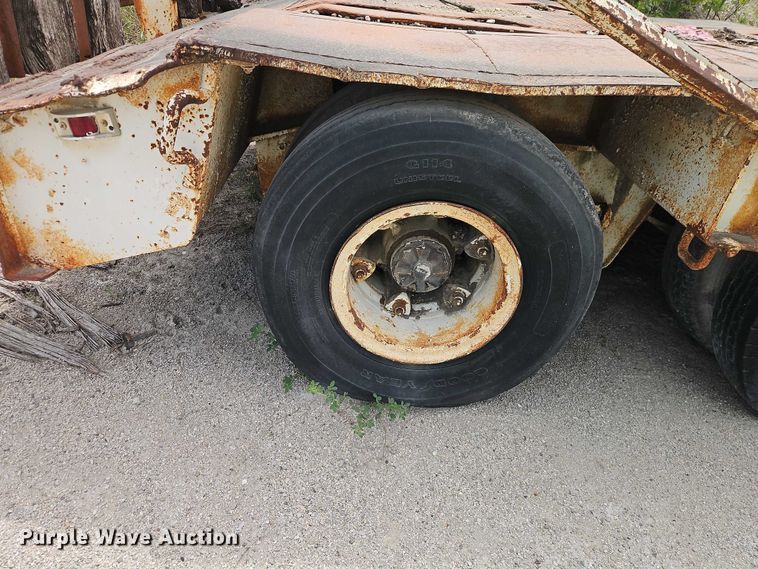 image for item FN5683 1977 Fruehauf C-40L equipment trailer