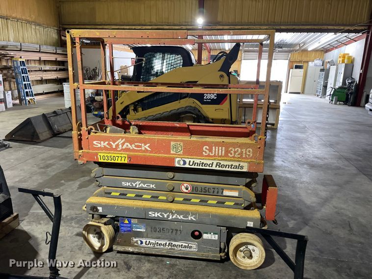 image for item GP9710 2015 Skyjack SJIII-3219 scissor lift