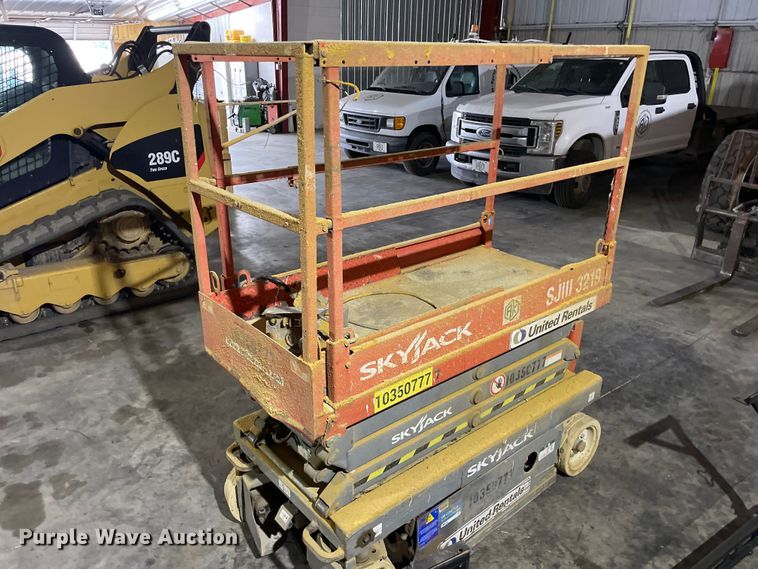 image for item GP9710 2015 Skyjack SJIII-3219 scissor lift