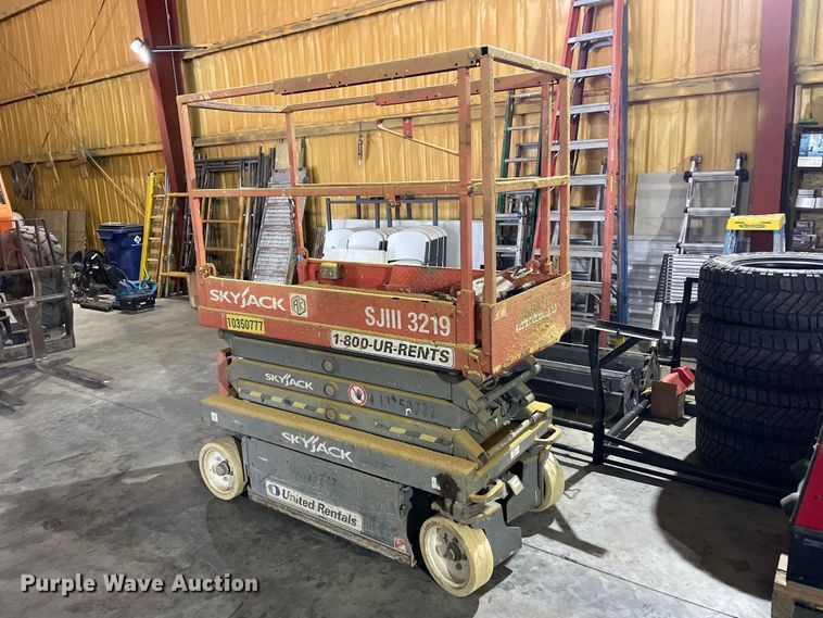 image for item GP9710 2015 Skyjack SJIII-3219 scissor lift