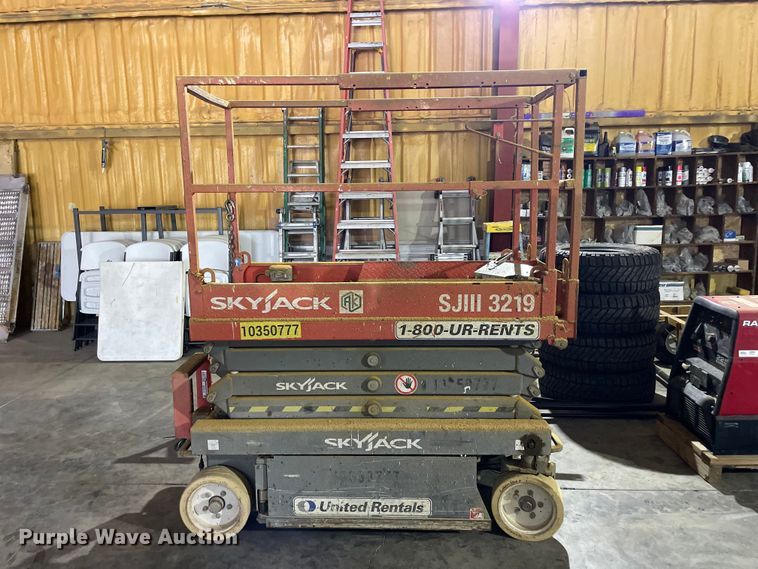 image for item GP9710 2015 Skyjack SJIII-3219 scissor lift