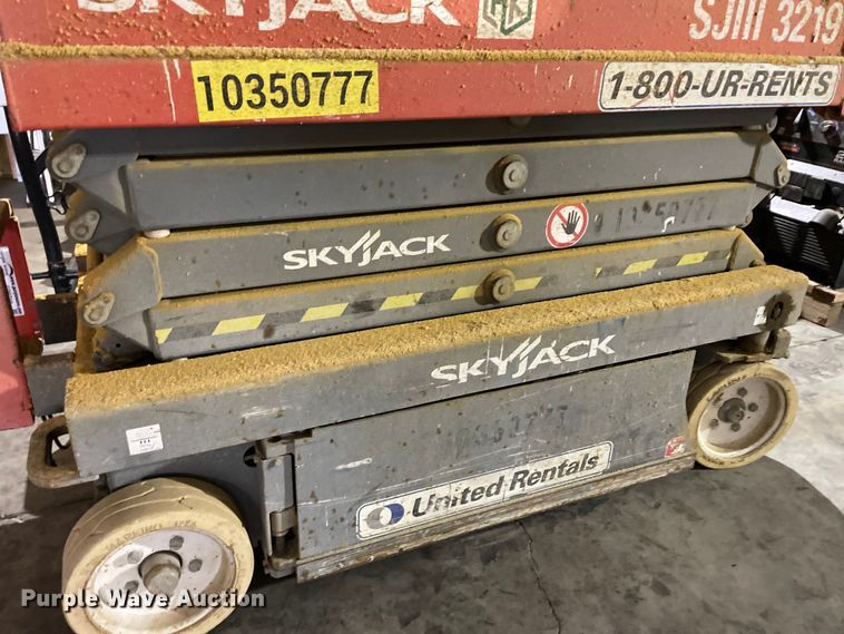 image for item GP9710 2015 Skyjack SJIII-3219 scissor lift