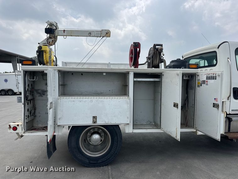 image for item NA9313 2007 Freightliner Business Class M2 utility / service truck