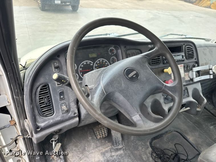 image for item NA9313 2007 Freightliner Business Class M2 utility / service truck
