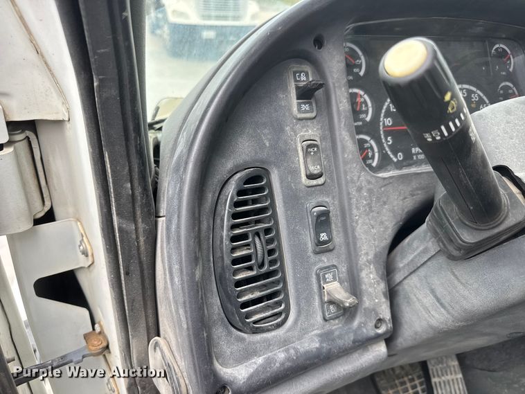image for item NA9313 2007 Freightliner Business Class M2 utility / service truck