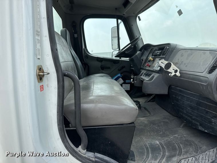 image for item NA9313 2007 Freightliner Business Class M2 utility / service truck