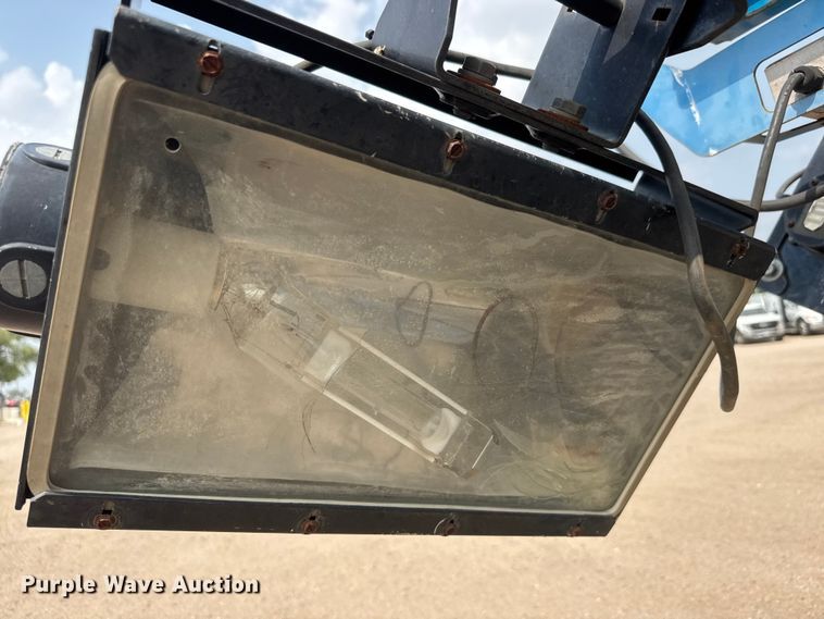 image for item NA9314 2006 Genie TML-4000N light plant