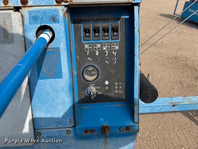 image for item NA9314 2006 Genie TML-4000N light plant