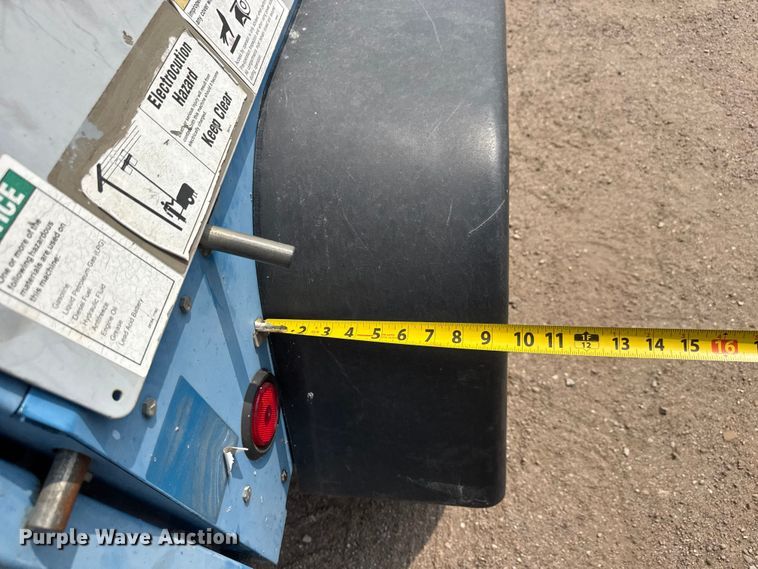 image for item NA9315 2007 Genie TML-4000N light plant