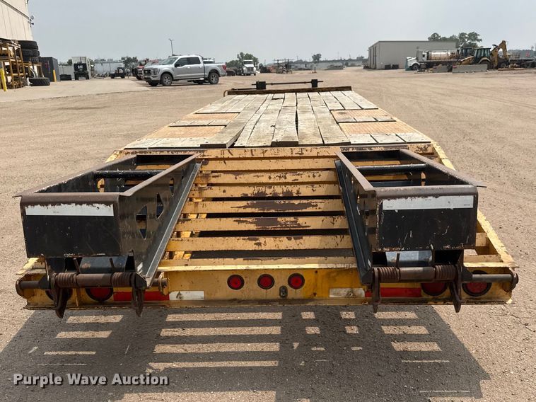 image for item NA9318 2002 Trail King TK20LP-2500 equipment trailer
