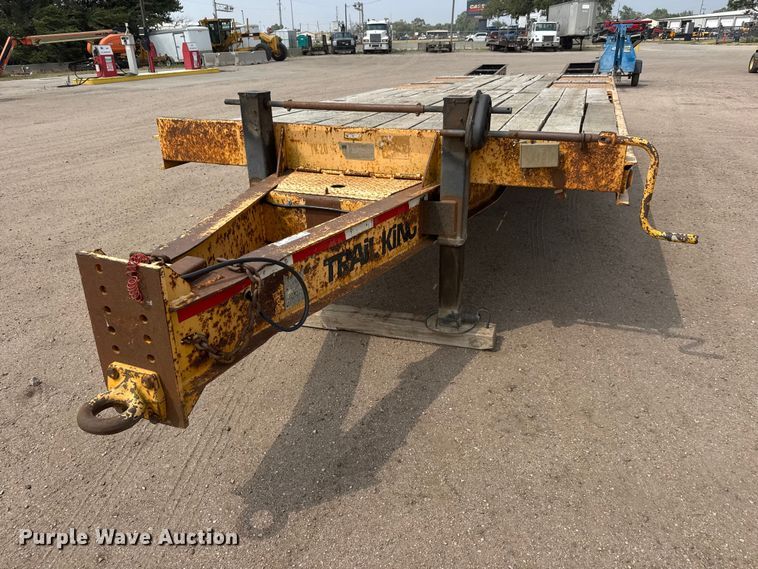 image for item NA9318 2002 Trail King TK20LP-2500 equipment trailer