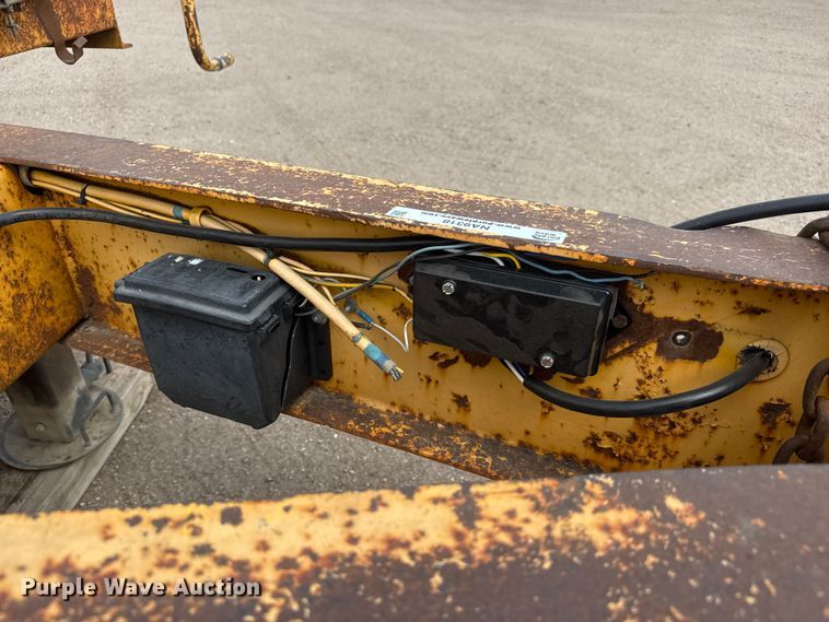 image for item NA9318 2002 Trail King TK20LP-2500 equipment trailer
