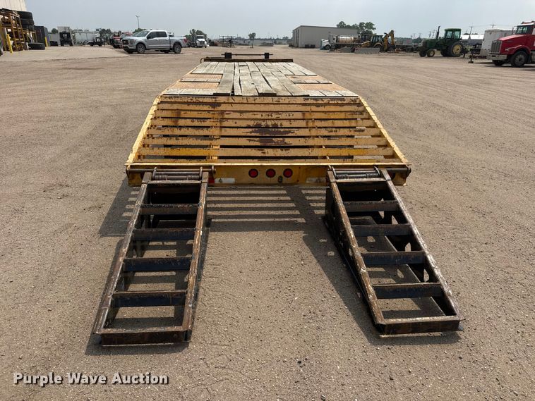 image for item NA9318 2002 Trail King TK20LP-2500 equipment trailer