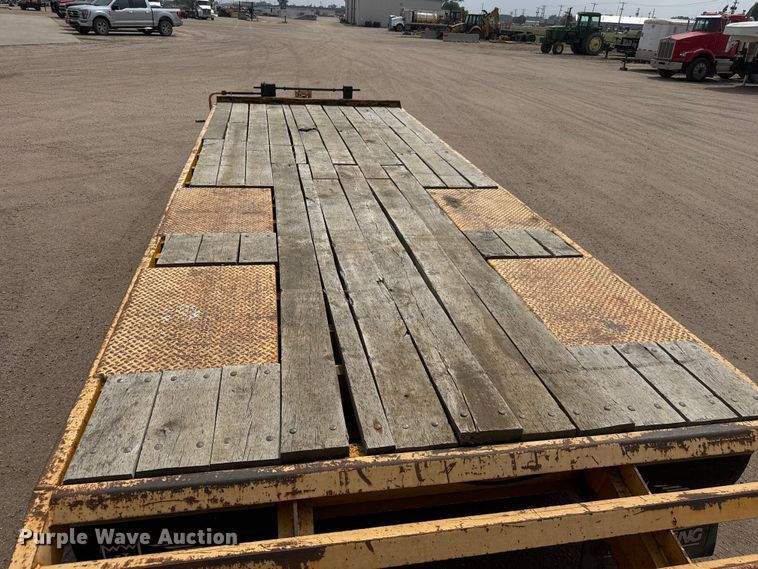 image for item NA9318 2002 Trail King TK20LP-2500 equipment trailer