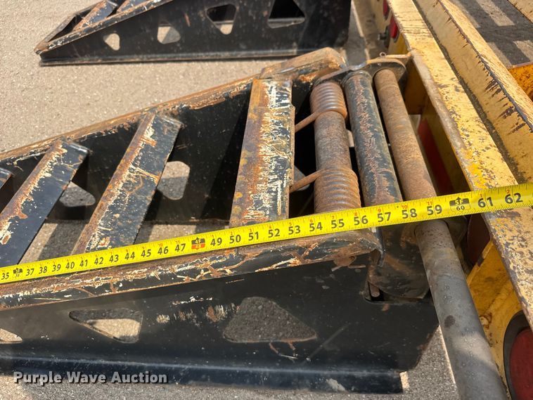 image for item NA9318 2002 Trail King TK20LP-2500 equipment trailer