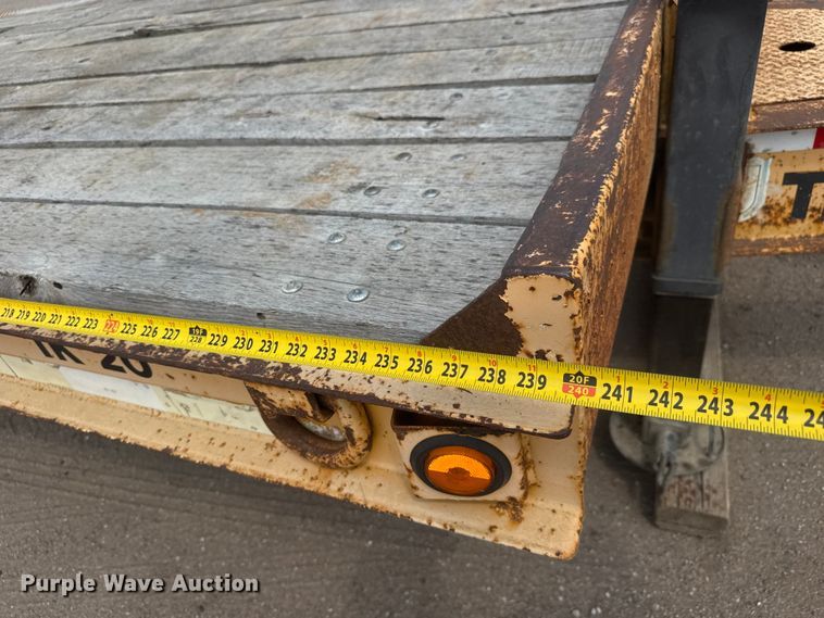 image for item NA9318 2002 Trail King TK20LP-2500 equipment trailer