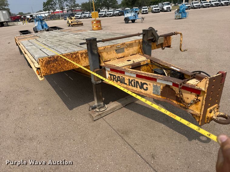 image for item NA9318 2002 Trail King TK20LP-2500 equipment trailer