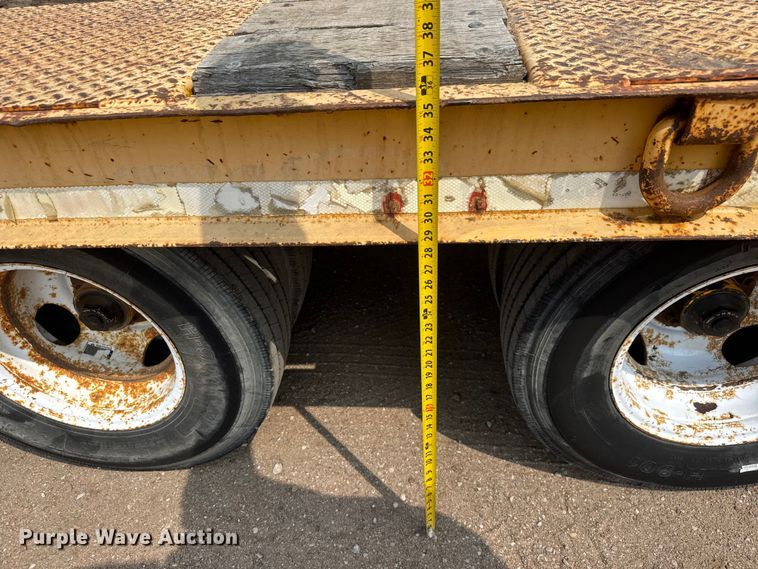 image for item NA9318 2002 Trail King TK20LP-2500 equipment trailer