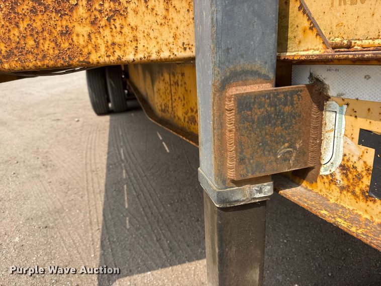 image for item NA9318 2002 Trail King TK20LP-2500 equipment trailer