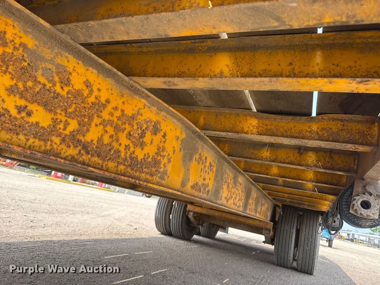 image for item NA9318 2002 Trail King TK20LP-2500 equipment trailer