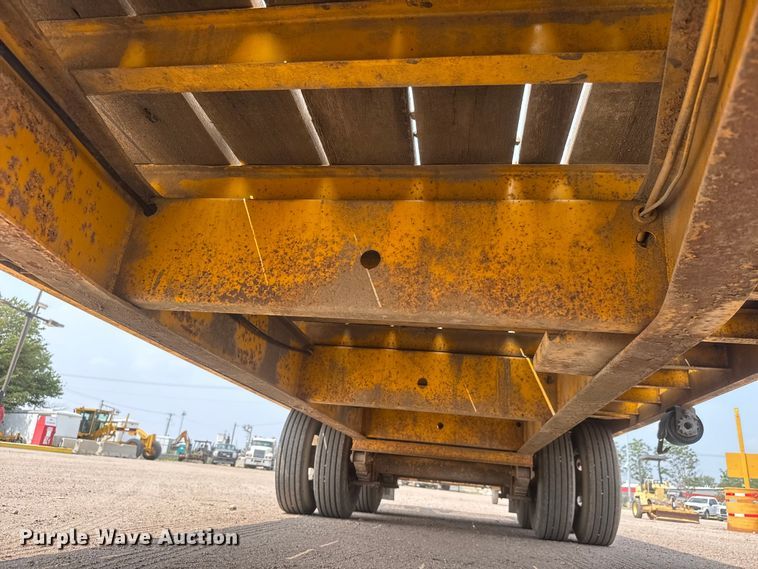 image for item NA9318 2002 Trail King TK20LP-2500 equipment trailer