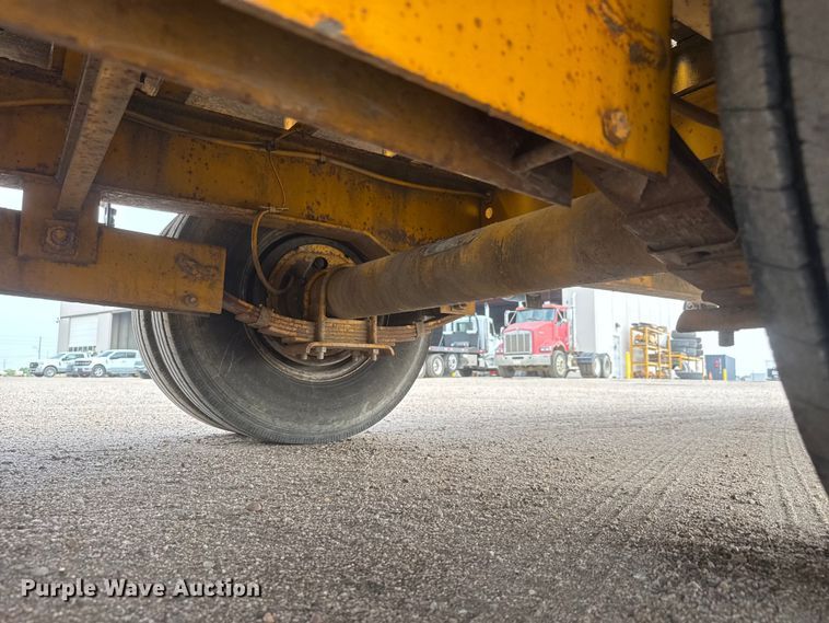image for item NA9318 2002 Trail King TK20LP-2500 equipment trailer