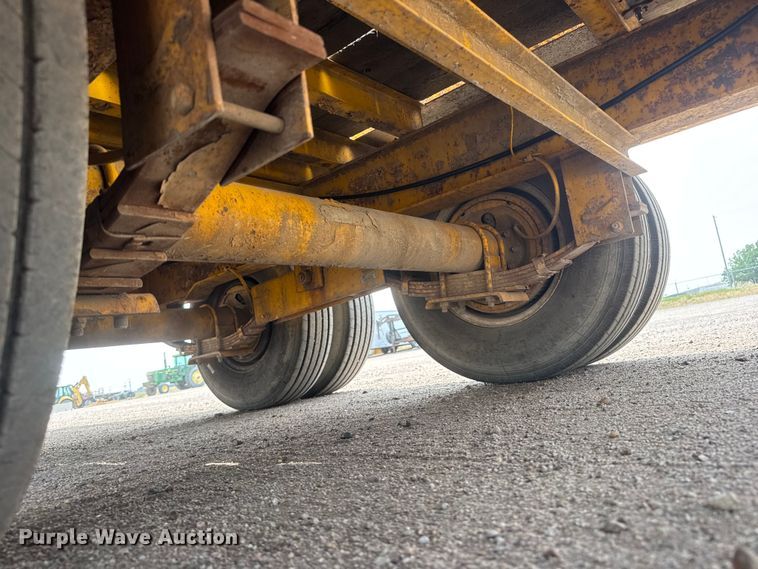 image for item NA9318 2002 Trail King TK20LP-2500 equipment trailer