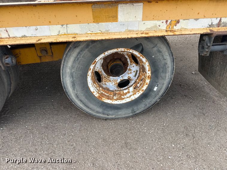 image for item NA9318 2002 Trail King TK20LP-2500 equipment trailer