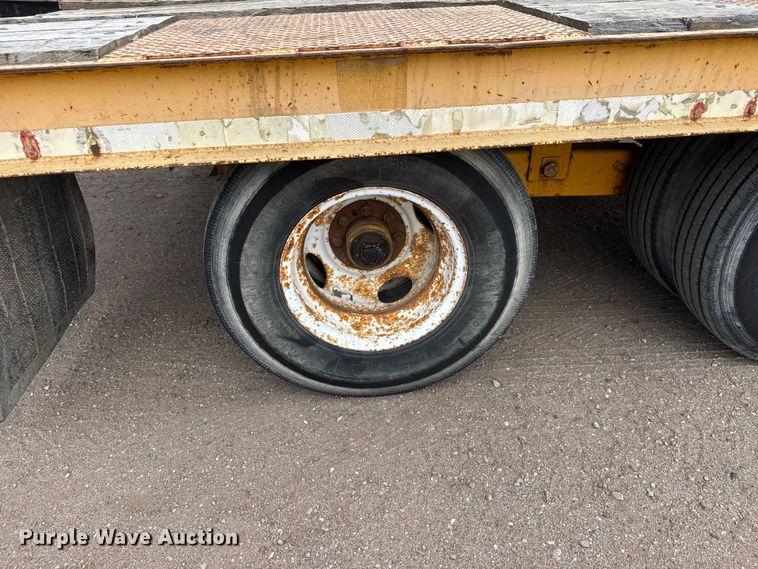 image for item NA9318 2002 Trail King TK20LP-2500 equipment trailer