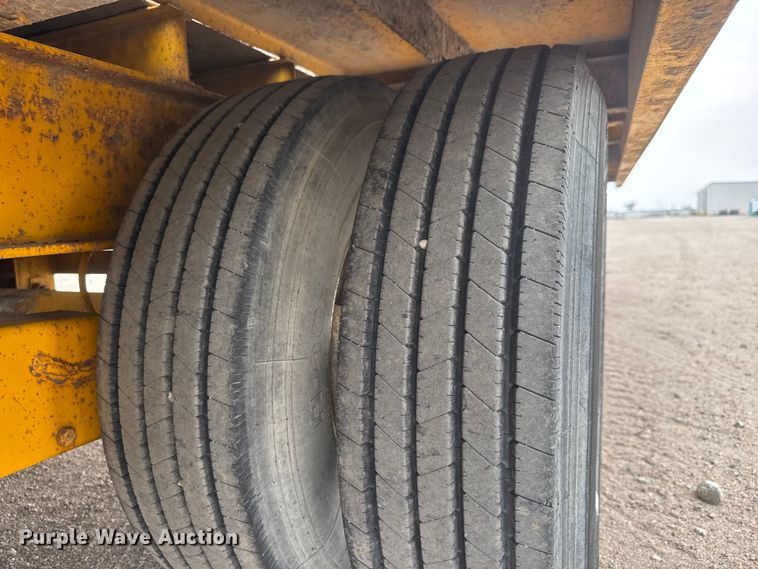 image for item NA9318 2002 Trail King TK20LP-2500 equipment trailer