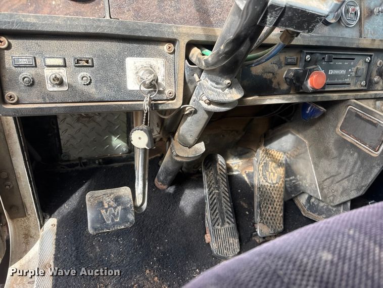 image for item NA9320 1987 Kenworth T600A dump truck