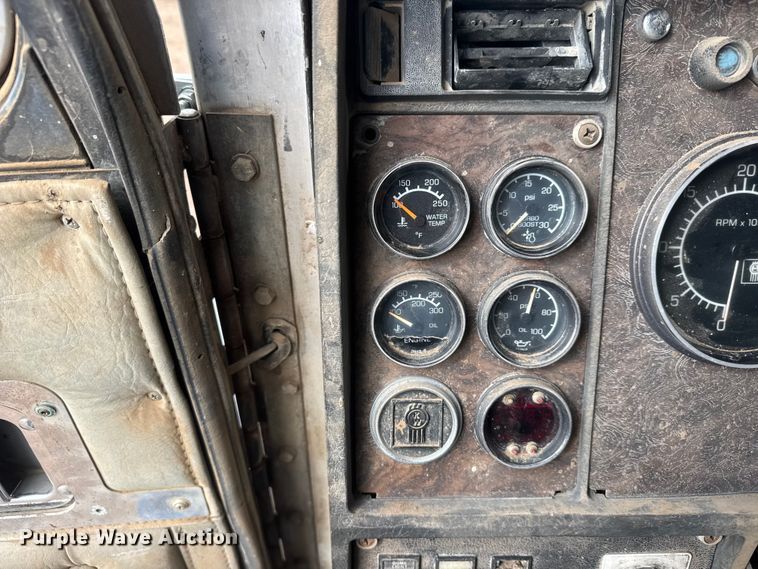 image for item NA9320 1987 Kenworth T600A dump truck