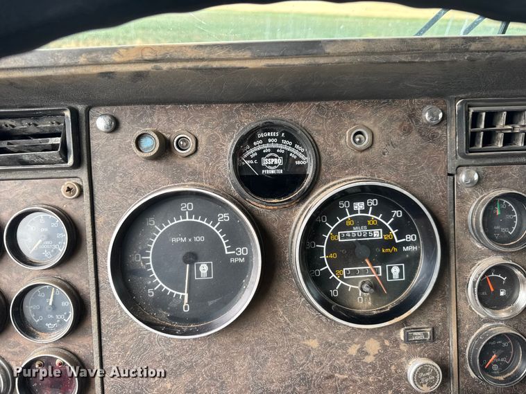 image for item NA9320 1987 Kenworth T600A dump truck