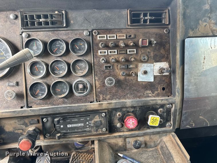 image for item NA9320 1987 Kenworth T600A dump truck