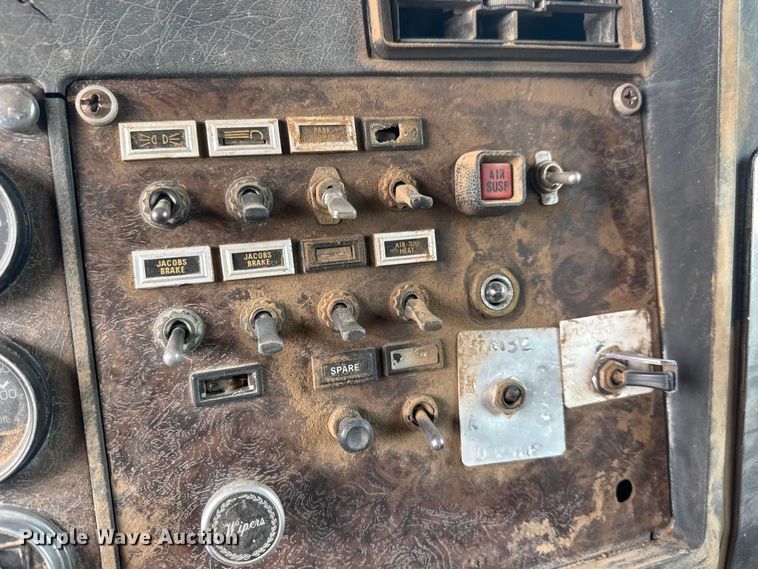 image for item NA9320 1987 Kenworth T600A dump truck