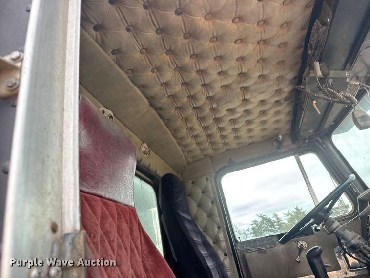 image for item NA9320 1987 Kenworth T600A dump truck