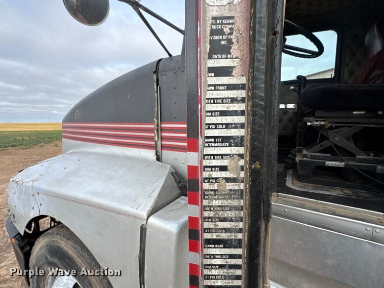 image for item NA9320 1987 Kenworth T600A dump truck