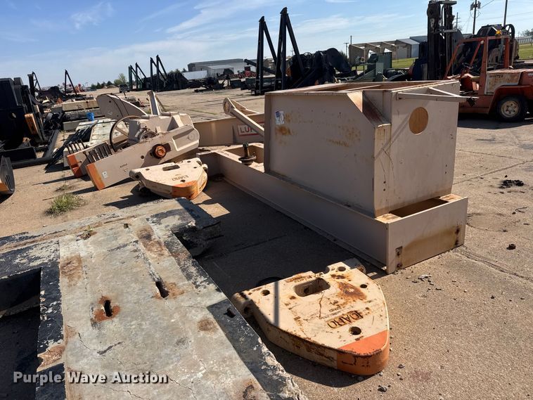 image for item NA9339 2009 Lufkin C-320D-305-100 pump jack
