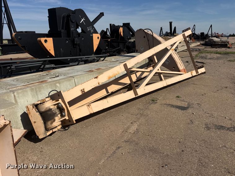 image for item NA9339 2009 Lufkin C-320D-305-100 pump jack