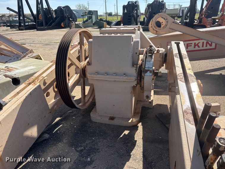 image for item NA9339 2009 Lufkin C-320D-305-100 pump jack
