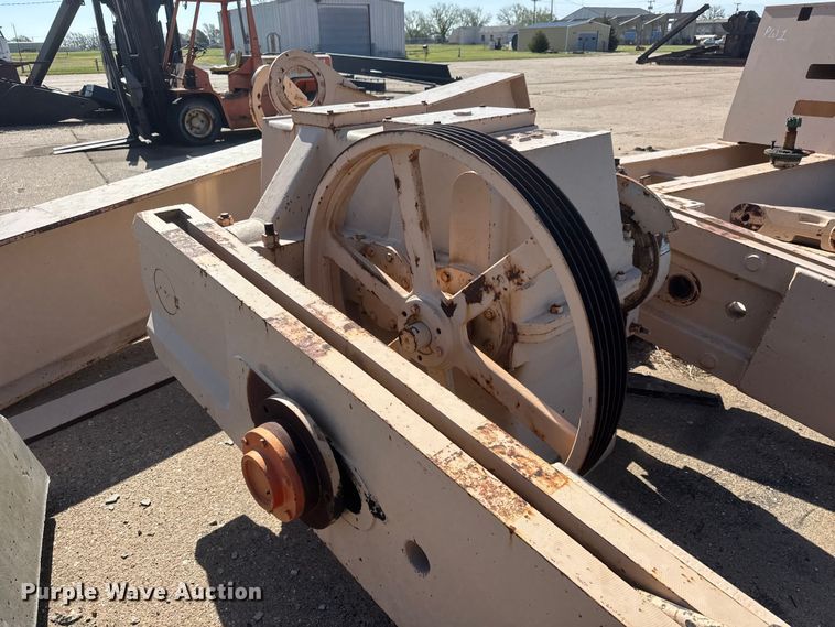 image for item NA9339 2009 Lufkin C-320D-305-100 pump jack