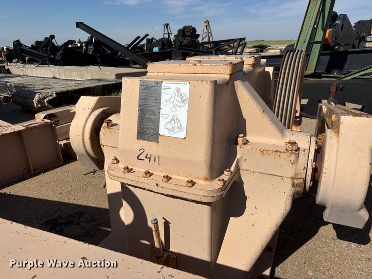 image for item NA9339 2009 Lufkin C-320D-305-100 pump jack