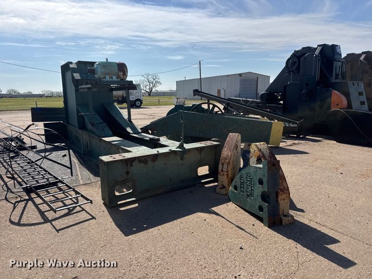 image for item NA9340 Lufkin M-228D-256-100 pump jack